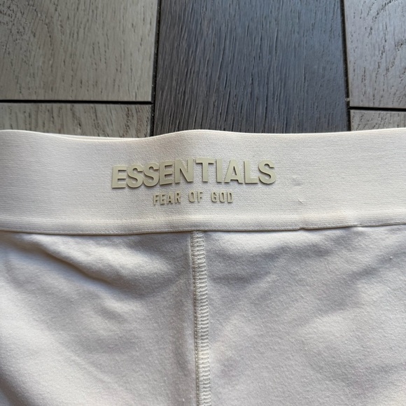 Essentials Cream Bikeshort - Picture 2 of 7
